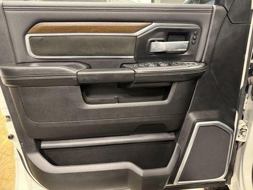 2022 RAM 3500 Laramie Crew Cab 4x4 6'4' Box