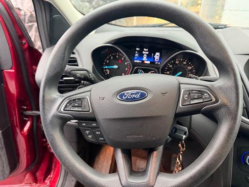 Ruby Red Metallic Tinted Clearcoat 2017 Ford Escape SE