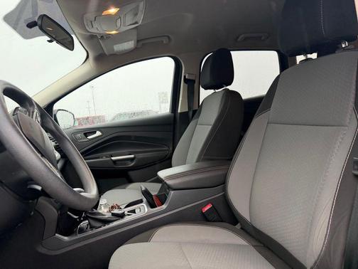 Ruby Red Metallic Tinted Clearcoat 2017 Ford Escape SE