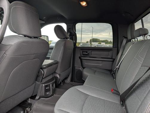 Molten Red Pearlcoat 2026 RAM 2500 Tradesman Crew Cab 4x4 6'4' Box