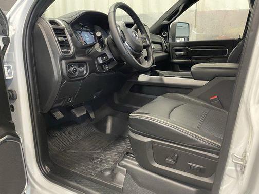 2024 RAM 3500 Laramie Crew Cab 4x4 6'4' Box