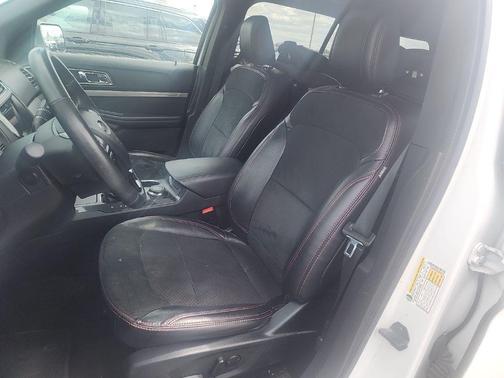 White Platinum Metallic Tri-Coat 2019 Ford Explorer XLT