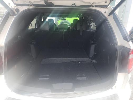 White Platinum Metallic Tri-Coat 2019 Ford Explorer XLT
