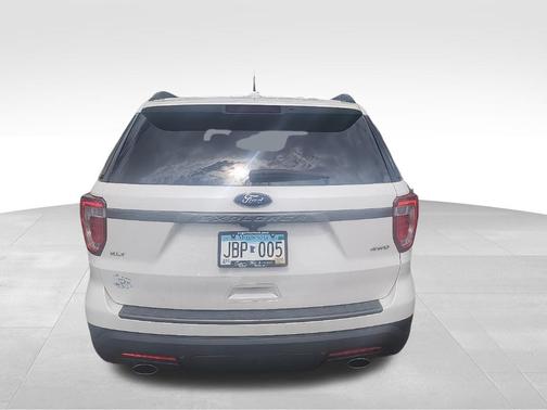 White Platinum Metallic Tri-Coat 2019 Ford Explorer XLT
