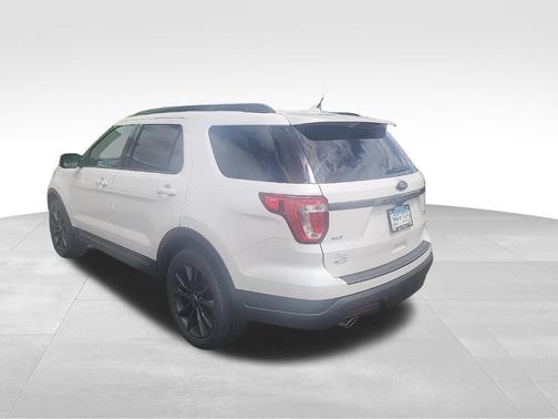 White Platinum Metallic Tri-Coat 2019 Ford Explorer XLT