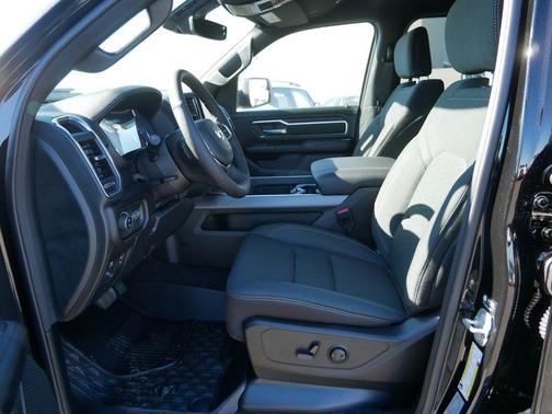 Diamond Black Crystal Pearlcoat 2026 RAM 1500 Big Horn/Lone Star