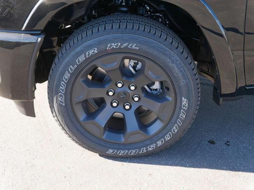 Diamond Black Crystal Pearlcoat 2026 RAM 1500 Big Horn/Lone Star