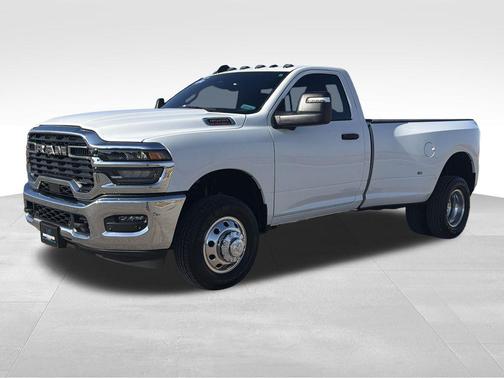 Bright White Clearcoat 2026 RAM 3500 Big Horn Regular Cab 4x4 8' Box