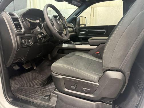 2026 RAM 3500 Big Horn Regular Cab 4x4 8' Box