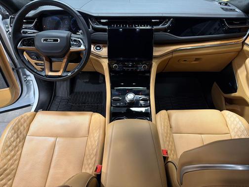 Bright White Clearcoat 2025 Jeep Grand Cherokee Summit
