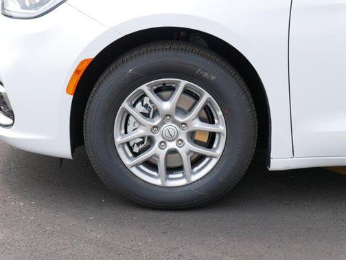 2025 Chrysler Pacifica L