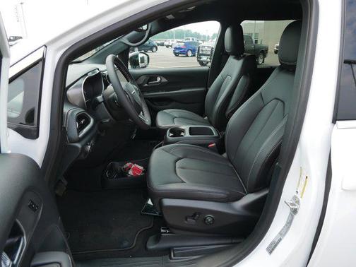 2025 Chrysler Pacifica L