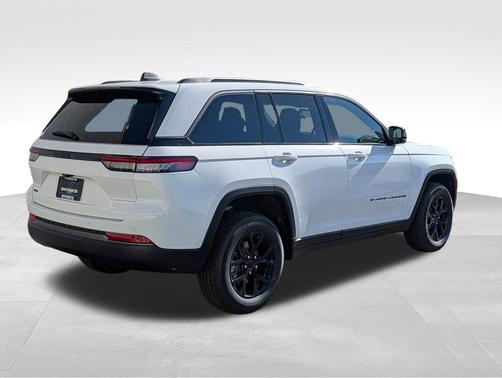 Bright White Clearcoat 2026 Jeep Grand Cherokee Altitude