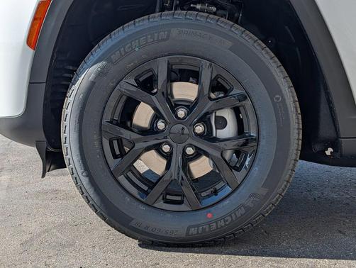 Bright White Clearcoat 2026 Jeep Grand Cherokee Altitude