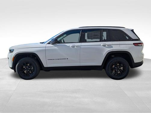 Bright White Clearcoat 2026 Jeep Grand Cherokee Altitude