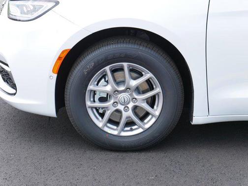 2025 Chrysler Pacifica L