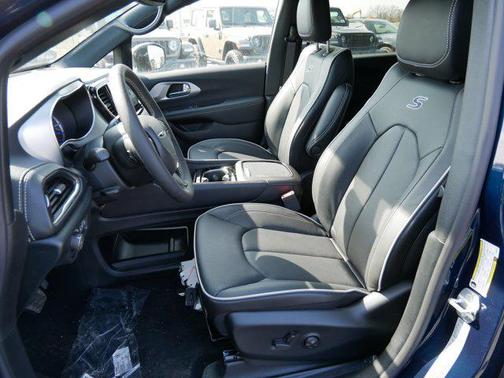 2025 Chrysler Pacifica Hybrid Premium S Appearance Pkg