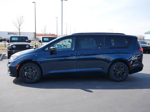 2025 Chrysler Pacifica Hybrid Premium S Appearance Pkg