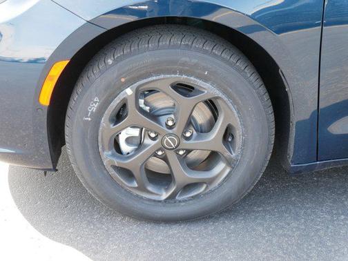 2025 Chrysler Pacifica Hybrid Premium S Appearance Pkg