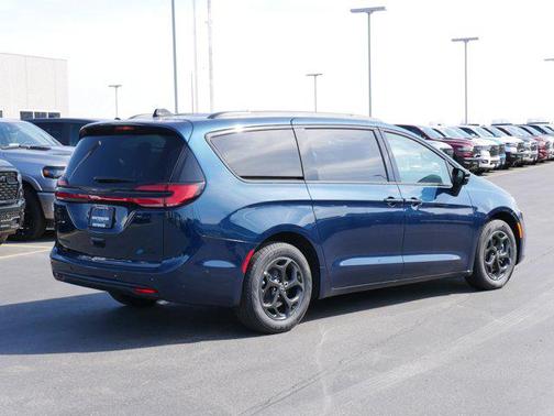 2025 Chrysler Pacifica Hybrid Premium S Appearance Pkg