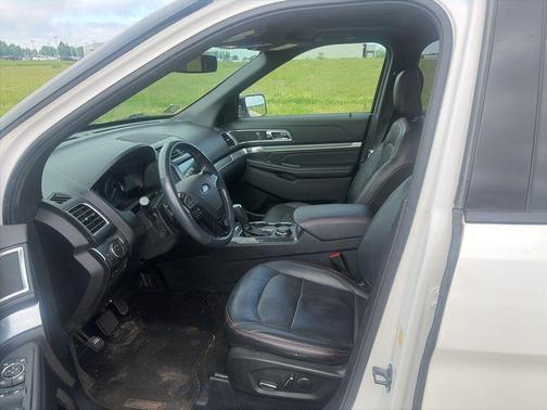 White Platinum Metallic Tri-Coat 2018 Ford Explorer Sport