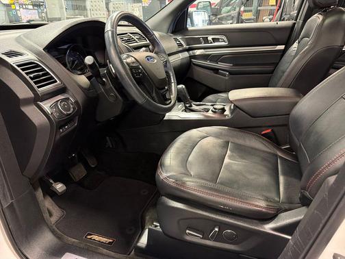 White Platinum Metallic Tri-Coat 2018 Ford Explorer Sport