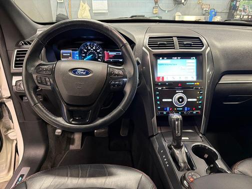 White Platinum Metallic Tri-Coat 2018 Ford Explorer Sport