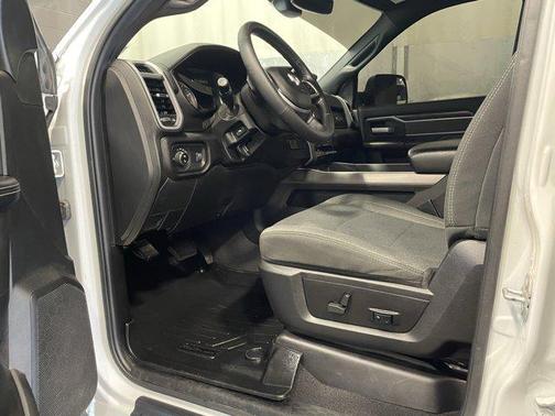 2022 RAM 2500 Big Horn Crew Cab 4x4 6'4' Box