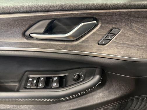 Velvet Red Pearlcoat 2025 Jeep Grand Cherokee Limited