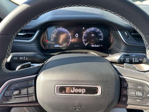 Bright White Clearcoat 2023 Jeep Grand Cherokee L Limited