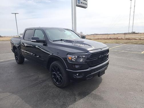 Diamond Black Crystal Pearlcoat 2022 RAM 1500 Laramie