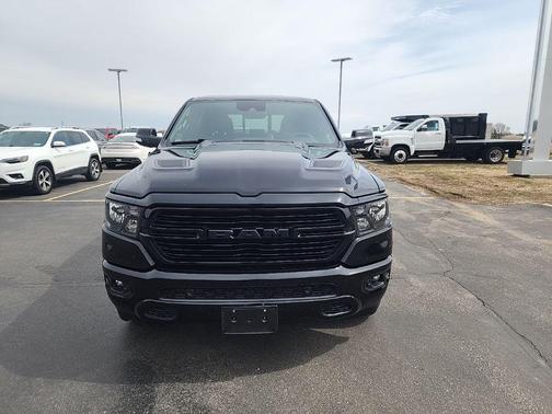 Diamond Black Crystal Pearlcoat 2022 RAM 1500 Laramie