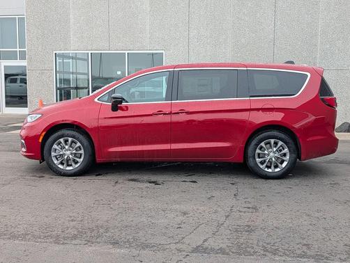Red Hot Pearlcoat 2026 Chrysler Pacifica L