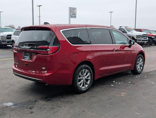 Red Hot Pearlcoat 2026 Chrysler Pacifica L