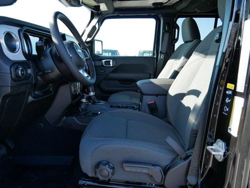 Black Clearcoat 2024 Jeep Wrangler 4-Door Sahara 4x4