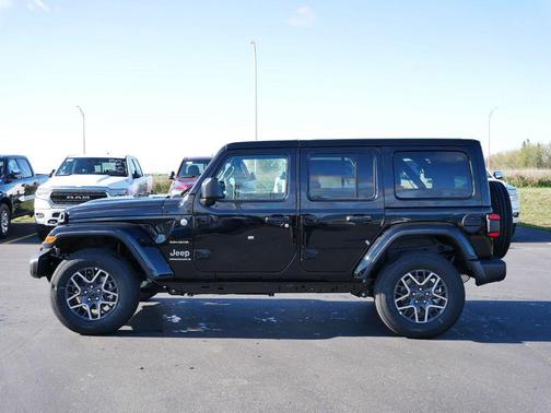 Black Clearcoat 2024 Jeep Wrangler 4-Door Sahara 4x4