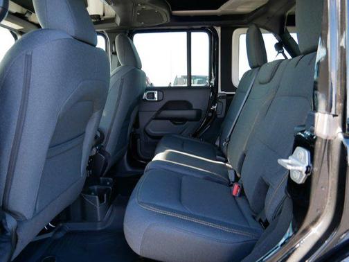 2024 Jeep Wrangler 4-Door Sahara 4x4