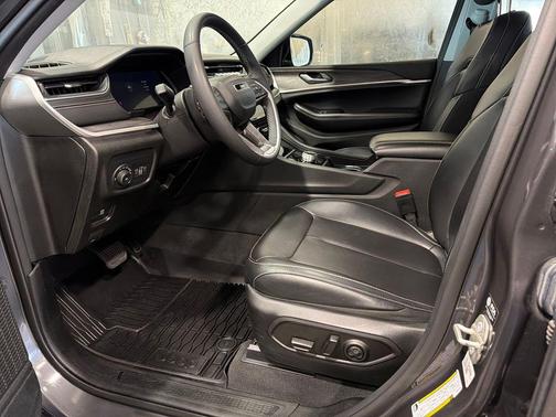 Baltic Gray Metallic Clearcoat 2023 Jeep Grand Cherokee Limited