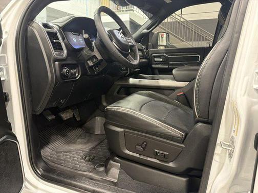 2025 RAM 3500 Laramie Crew Cab 4x4 8' Box