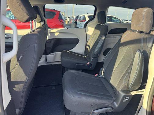 2021 Chrysler Pacifica Touring AWD