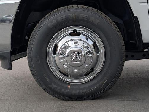 Bright White Clearcoat 2026 RAM 3500 Tradesman Crew Cab 4x4 8' Box