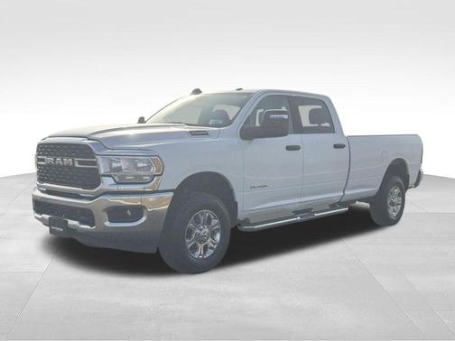 Bright White Clearcoat 2024 RAM 2500 Big Horn Crew Cab 4x4 8' Box