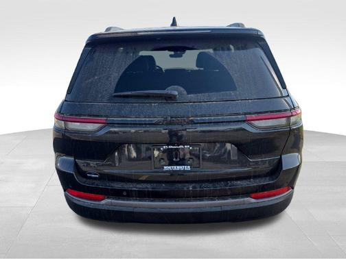 Diamond Black Crystal Pearlcoat 2026 Jeep Grand Cherokee Altitude
