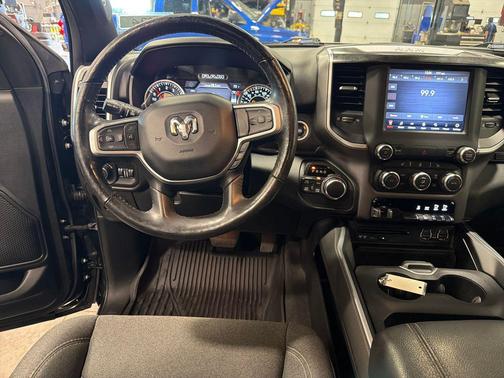 Diamond Black Crystal Pearlcoat 2019 RAM 1500 Big Horn