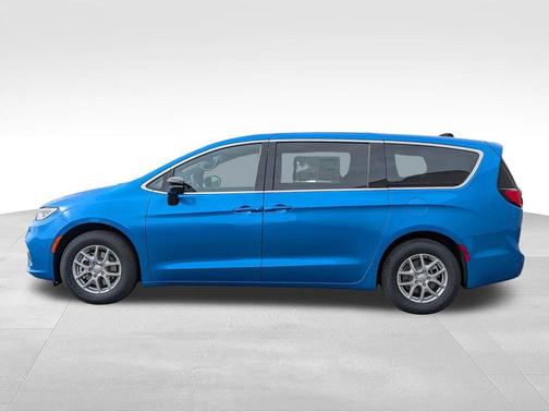 Hydro Blue Pearlcoat 2026 Chrysler Pacifica L