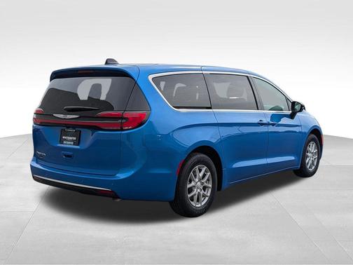 Hydro Blue Pearlcoat 2026 Chrysler Pacifica L