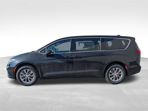 Diamond Black Crystal Pearlcoat 2026 Chrysler Pacifica L