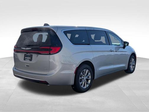 Silver Mist Clearcoat 2026 Chrysler Pacifica L