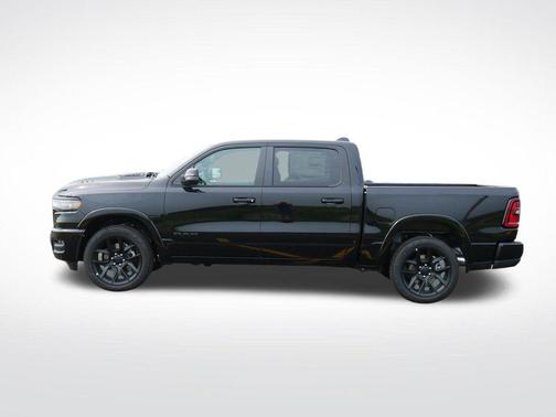 Diamond Black Crystal Pearlcoat 2026 RAM 1500 Laramie