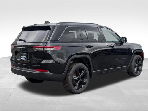 Diamond Black Crystal Pearlcoat 2026 Jeep Grand Cherokee Limited